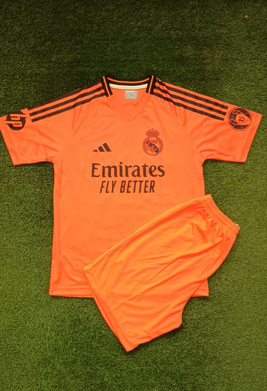 کیت کامل رئال مادرید پیراهن و شورت
